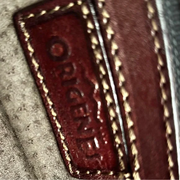 Elegant Floral Embossed Leather Handbag - Picture 8 of 9